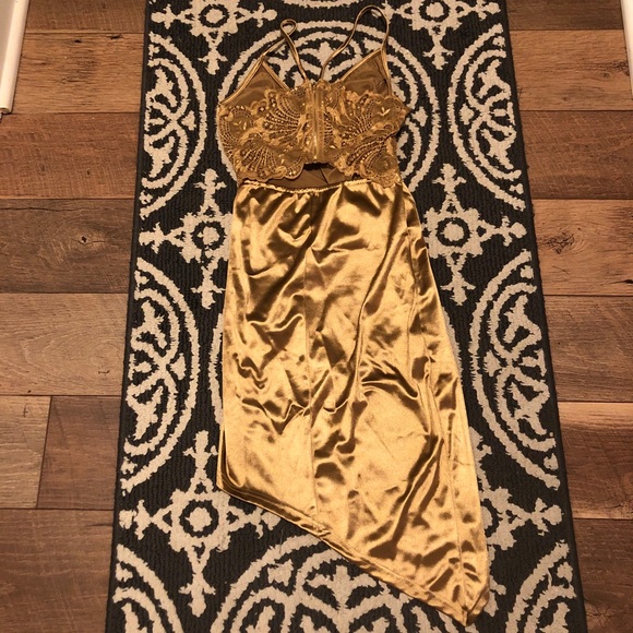 Dress - Picture 2 of 4